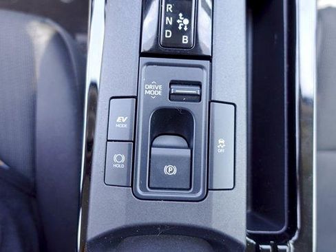 Certified 2024 Toyota Prius LE FWD image 21