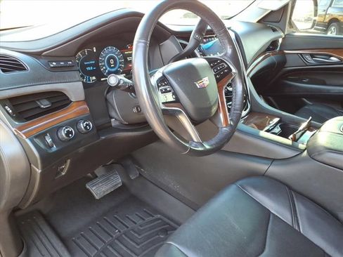 Used 2019 Cadillac Escalade ESV Premium Luxury image 16