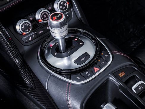 Used 2015 Audi R8 V10 w/ Full Leather Package image 28