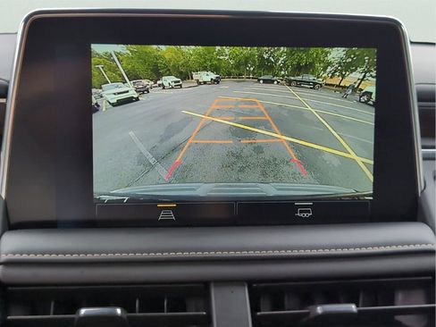 Used 2024 Chevrolet Suburban Premier RWD image 16