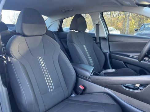 Used 2022 Hyundai Elantra SEL image 25