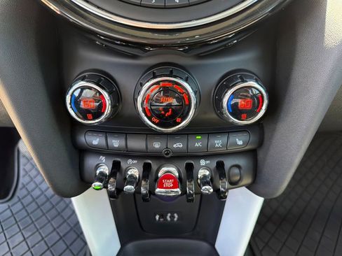 Used 2018 MINI Cooper 2-Door Hardtop FWD image 22