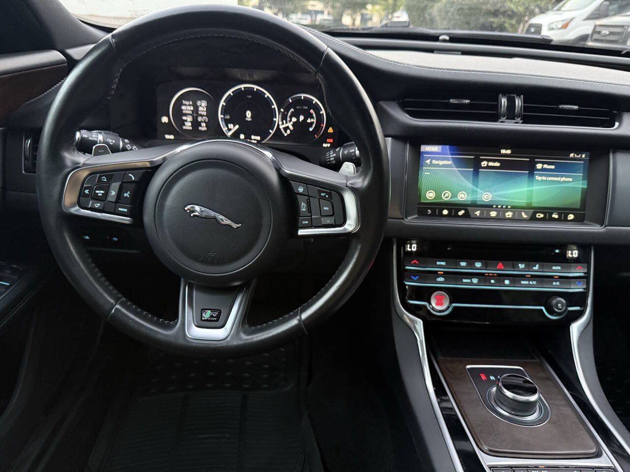 Used 2018 Jaguar XF R-Sport AWD/4WD image 20
