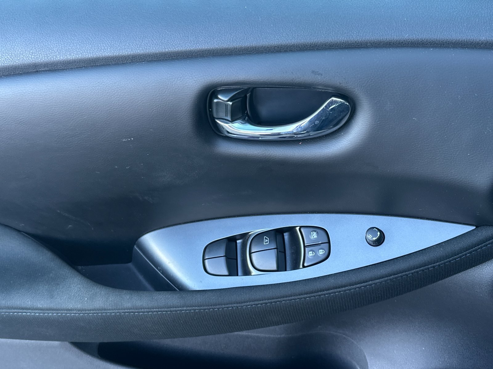 Used 2025 Nissan Leaf S FWD image 11