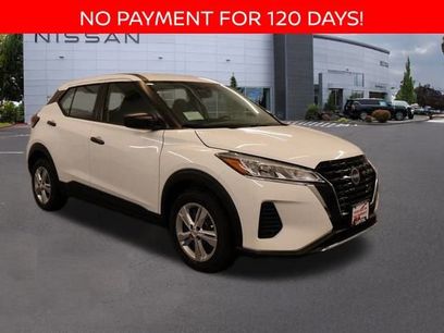 New 2025 Nissan Kicks Play S