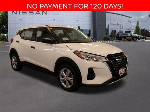 New 2025 Nissan Kicks Play S image 1