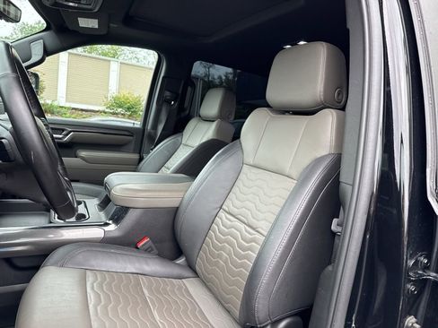 Used 2024 Chevrolet Silverado 2500 ZR2 w/ Technology Package image 19