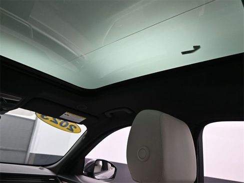 Used 2023 Jaguar F-PACE R-Dynamic S image 23