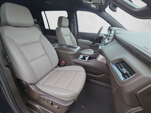 Used 2024 Chevrolet Suburban LT RWD image 21