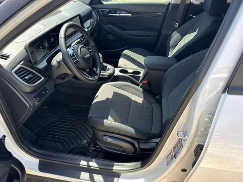 New 2026 Kia Seltos LX FWD image 9