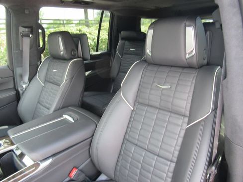 New 2026 Cadillac Escalade ESV Platinum Sport w/ LPO, ONYX Package AWD/4WD image 18
