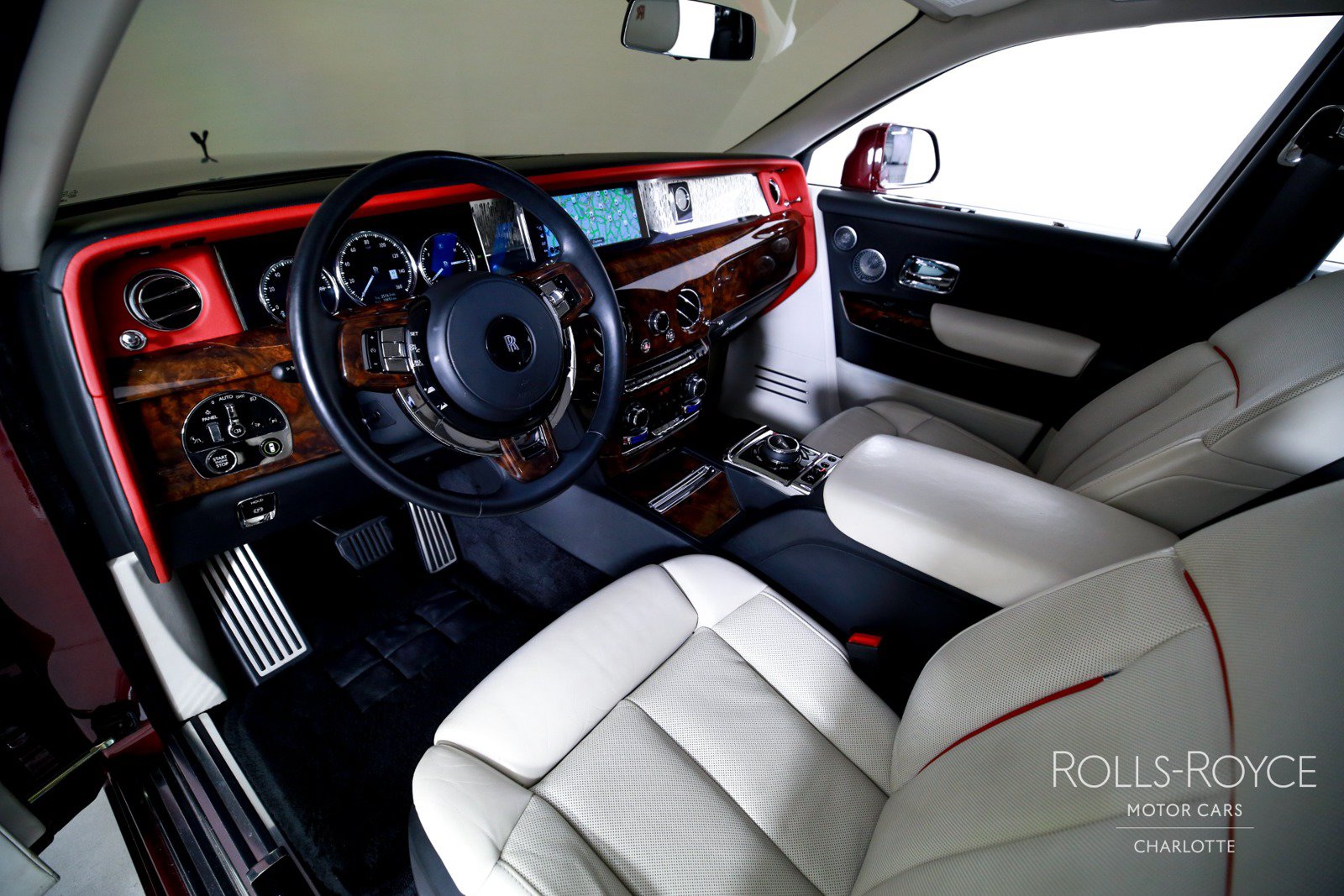 Used 2019 Rolls-Royce Phantom Sedan RWD image 4