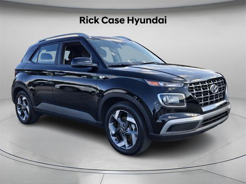 Certified 2023 Hyundai Venue SEL w/ Cargo Package image 9