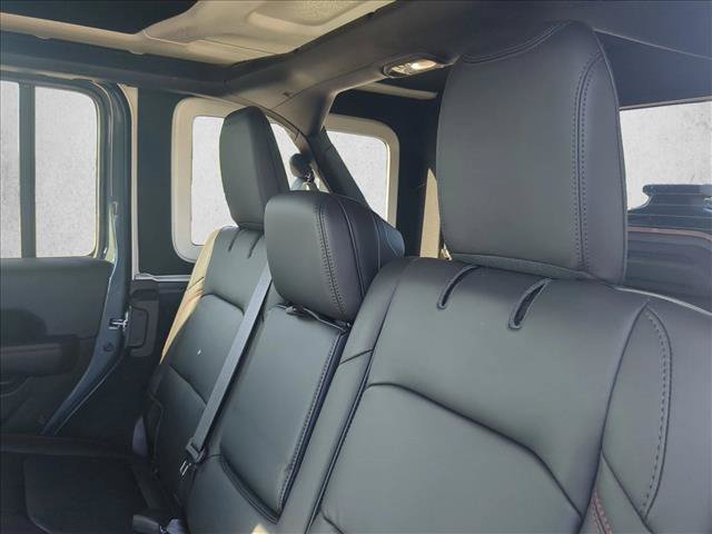 Used 2025 Jeep Wrangler Unlimited Rubicon AWD/4WD image 17