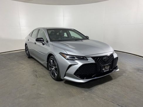 Used 2022 Toyota Avalon Touring image 3