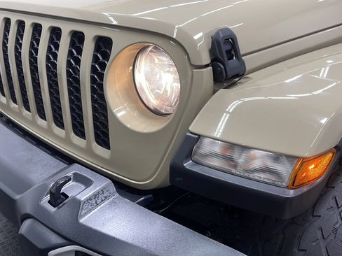 Used 2020 Jeep Gladiator Sport w/ Quick Order Package 24S AWD/4WD image 26