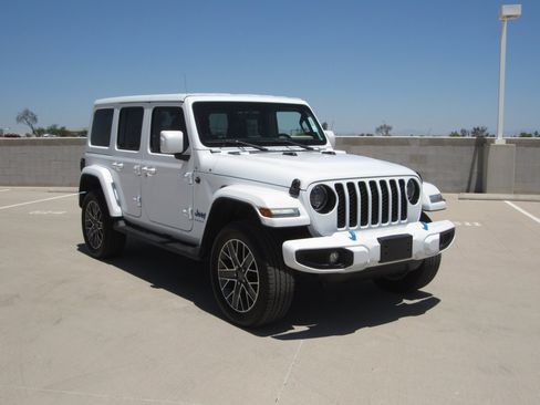 Used 2023 Jeep Wrangler Unlimited Sahara AWD/4WD image 2