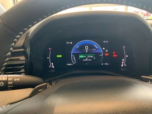 Used 2025 Toyota Camry SE image 5