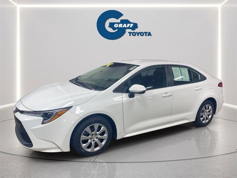 Used 2023 Toyota Corolla LE image 2