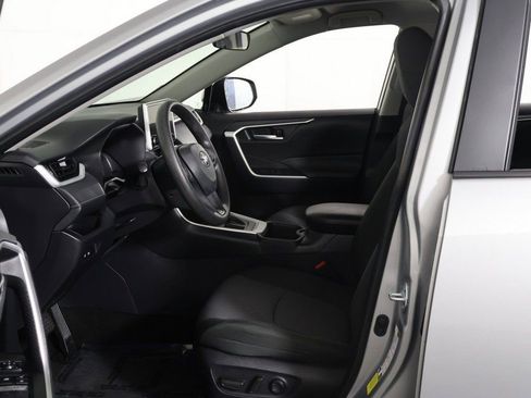 Used 2025 Toyota RAV4 XLE image 22