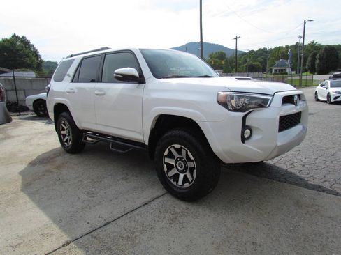 Used 2019 Toyota 4Runner TRD Off-Road Premium AWD/4WD image 7