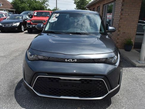 Used 2025 Kia Soul LX w/ LX Technology Package FWD image 8