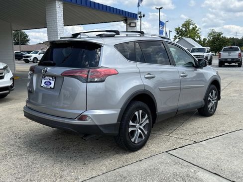 Used 2017 Toyota RAV4 LE FWD image 7
