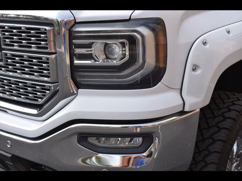 Used 2018 GMC Sierra 1500 SLT AWD/4WD image 45