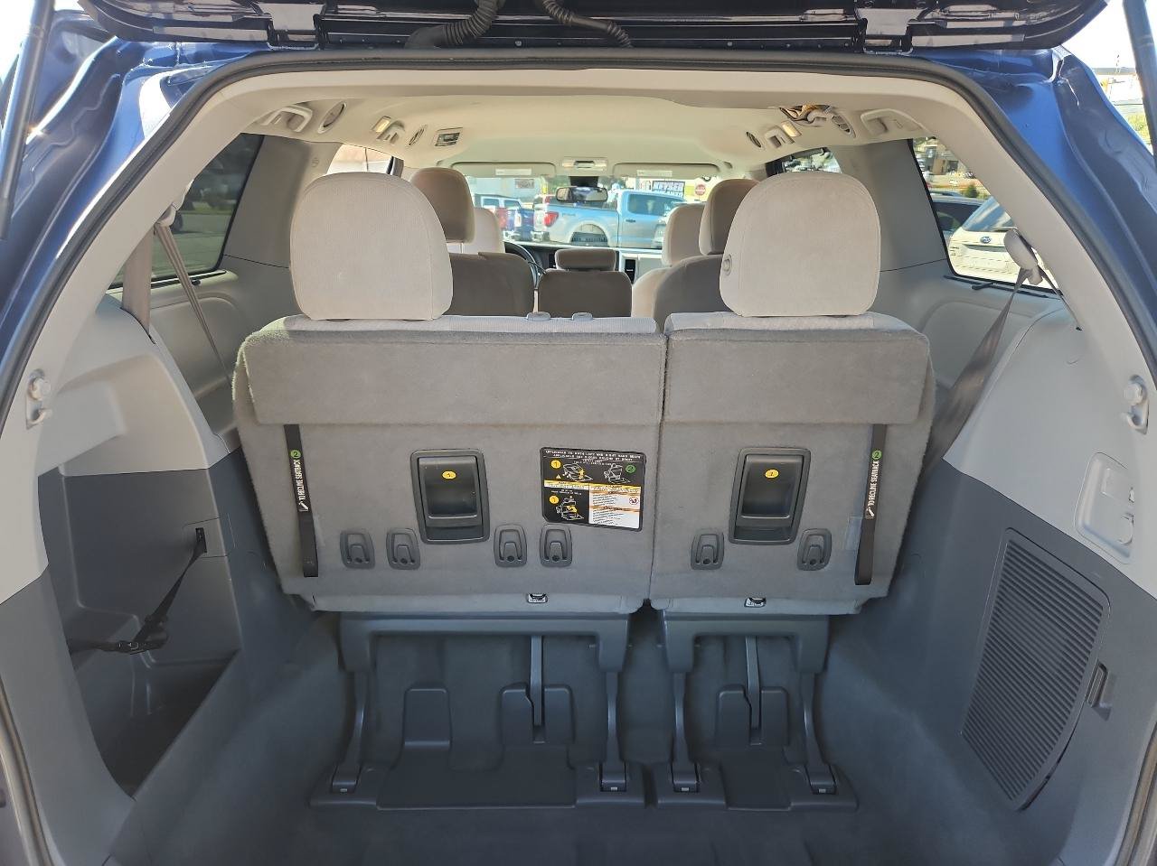 Used 2020 Toyota Sienna LE FWD image 38
