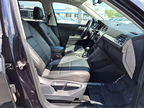 Used 2018 Volkswagen Tiguan SEL AWD/4WD image 32