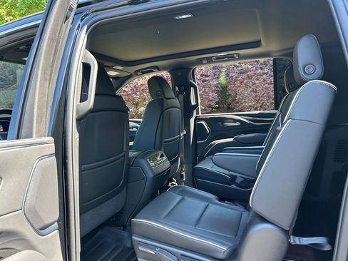 Used 2023 Cadillac Escalade ESV Premium Luxury RWD image 38