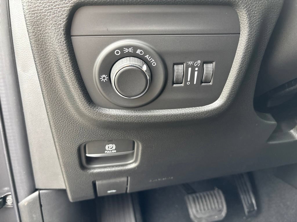 New 2026 Jeep Grand Cherokee Altitude AWD/4WD image 13
