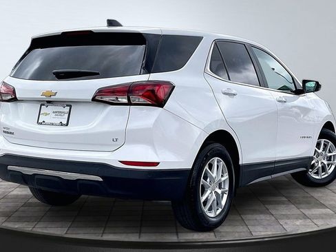 Used 2023 Chevrolet Equinox LT image 2