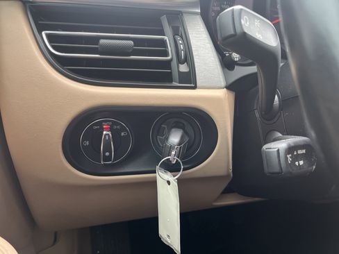 Used 2020 Porsche Macan Turbo image 30