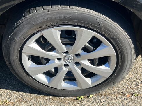 Used 2022 Toyota Corolla LE FWD image 15