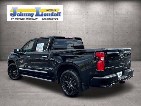 Used 2024 Chevrolet Silverado 1500 High Country AWD/4WD image 3