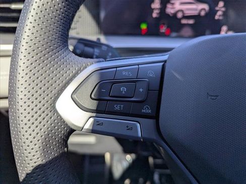 New 2026 Volkswagen Tiguan SE R-Line image 13