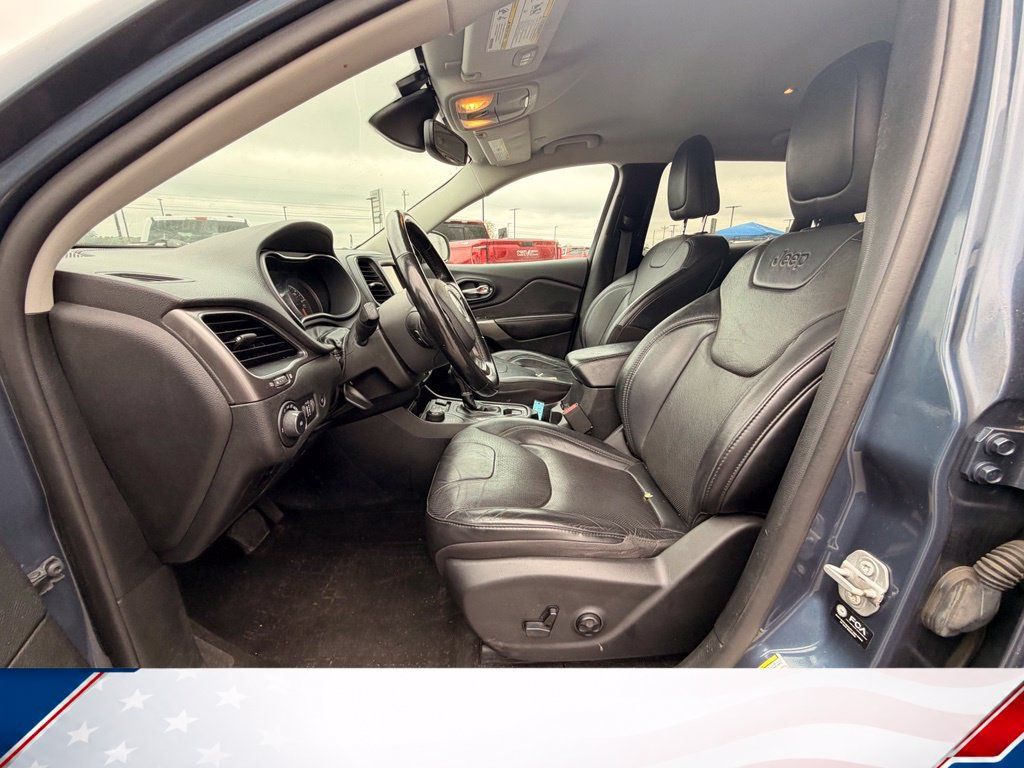 Used 2021 Jeep Cherokee Latitude Lux w/ Comfort/Convenience Group AWD/4WD image 14