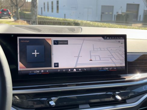 Certified 2025 BMW X7 xDrive40i w/ M Sport Package image 25