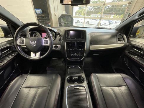 Used 2017 Dodge Grand Caravan GT image 17