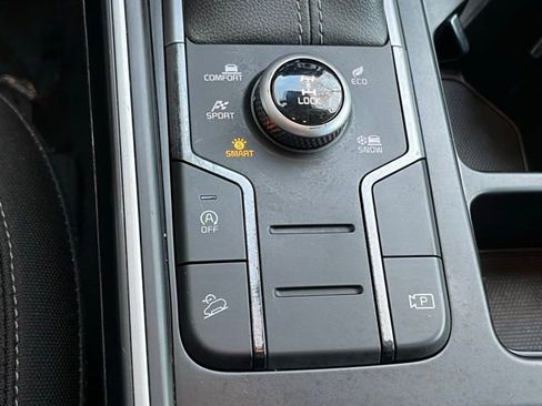 Used 2023 Kia Sorento LX image 38