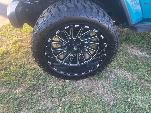 Used 2020 Jeep Wrangler Unlimited Sahara image 3