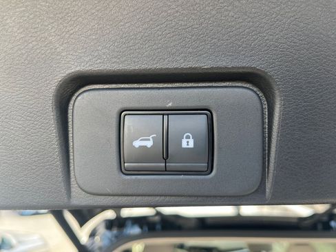 Used 2025 Nissan Rogue SV image 20