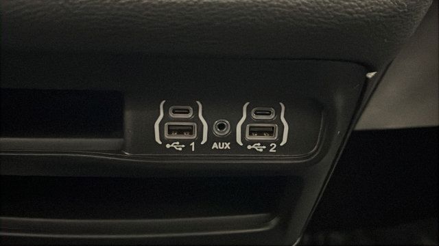 Used 2024 Chrysler Pacifica Limited FWD image 35