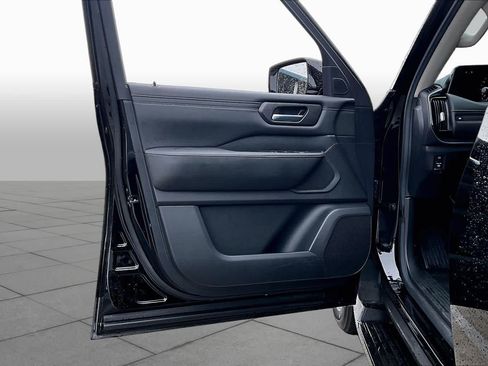 Certified 2025 Nissan Armada SV RWD image 21