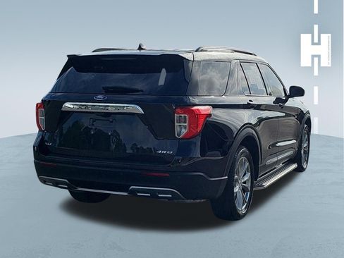 Used 2021 Ford Explorer XLT w/ Equipment Group 202A image 3