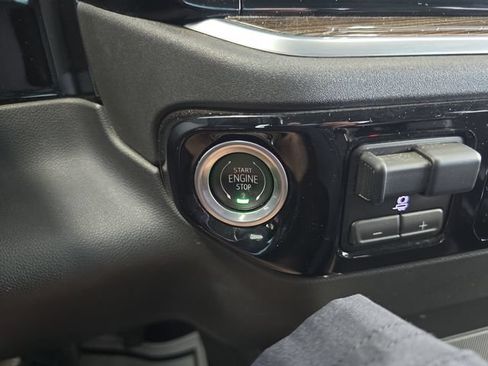 Certified 2022 Chevrolet Silverado 1500 LT AWD/4WD image 24
