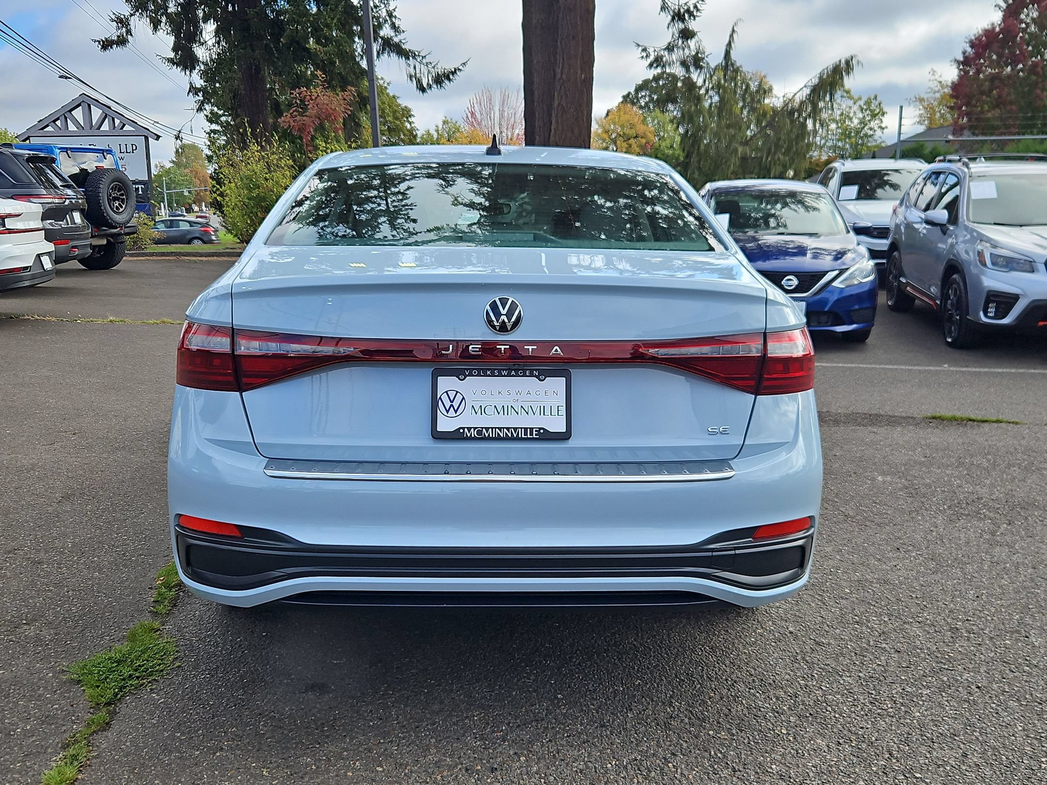 Used 2025 Volkswagen Jetta SE w/ Sunroof Package FWD image 4