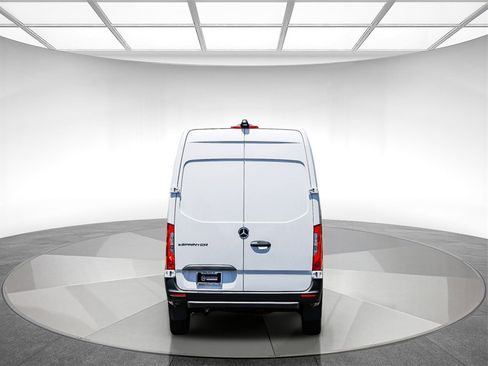 Used 2024 Mercedes-Benz eSprinter 170 Cargo image 3