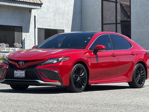 Used 2021 Toyota Camry XSE FWD image 10
